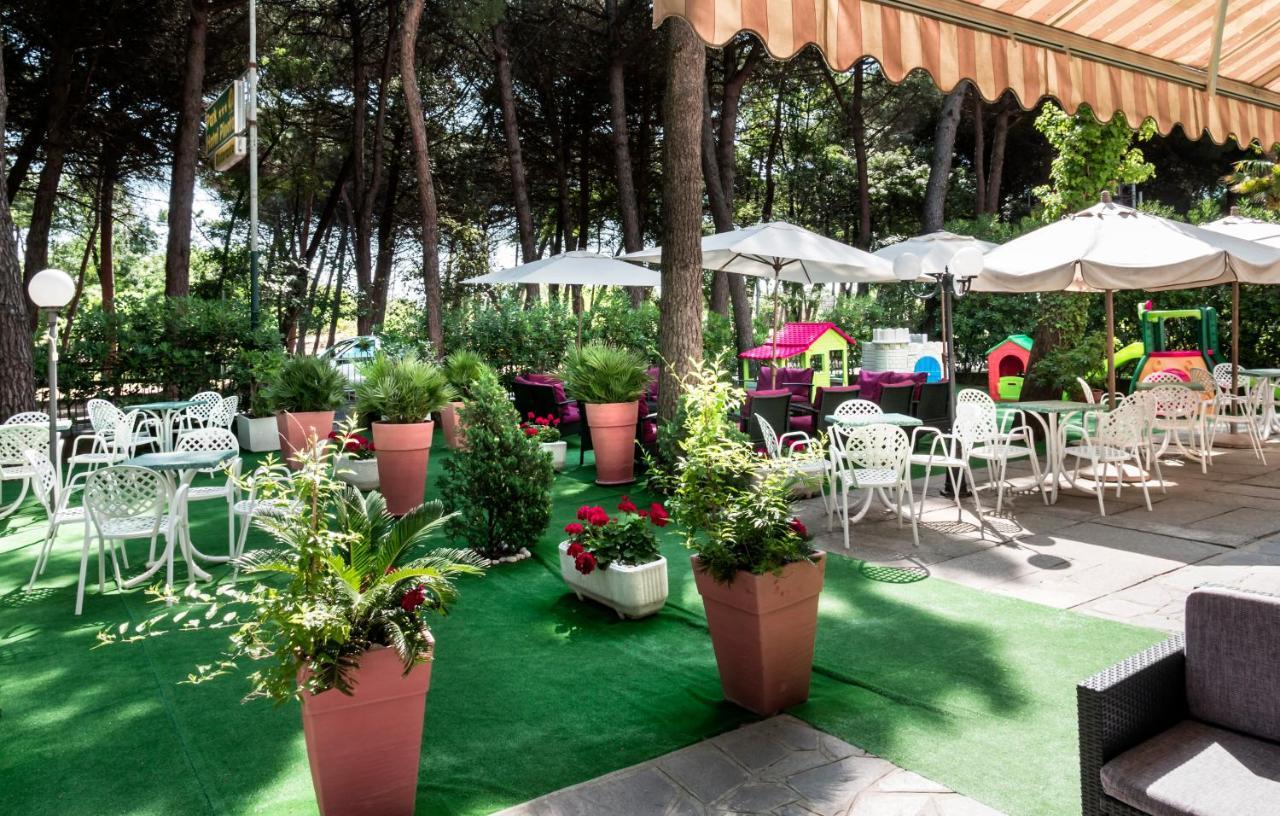 Park Hotel Pineta Cervia Exterior foto